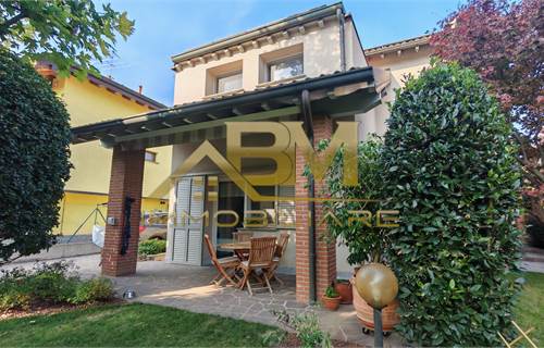 VILLA INDIPENDENTE COMPLETAMENTE RISTRUTTURATA