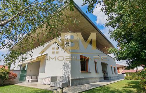 VILLA BIFAMILIARE COMPLETAMENTE RISTRUTTURATA